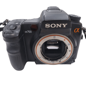 Sony Alpha DSLR-A700 + Objetivo 16-80MM + Funda + Cargador + Tarjeta SD 4GB Cámara Reflex Negra Segunda Mano